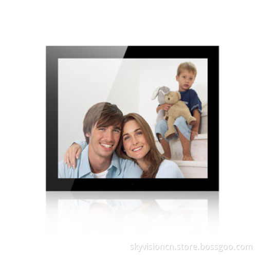 19-inch LED digital photo frame with 4:3 ratio, table stand
